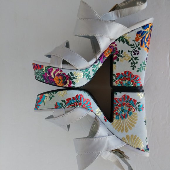 Qupid Gray High Heel Sandals With Floral Embroidery Pattern Block Heel NWD NIB - Picture 7 of 16